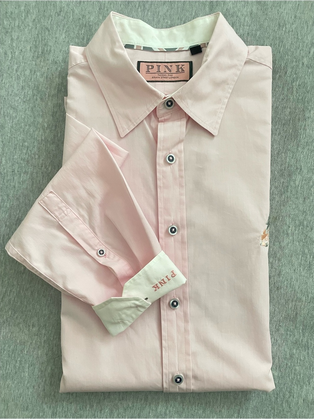 Pink Thomas Pink Men’a Size Small Solid Pink Long Sleeve Button Up Shirt